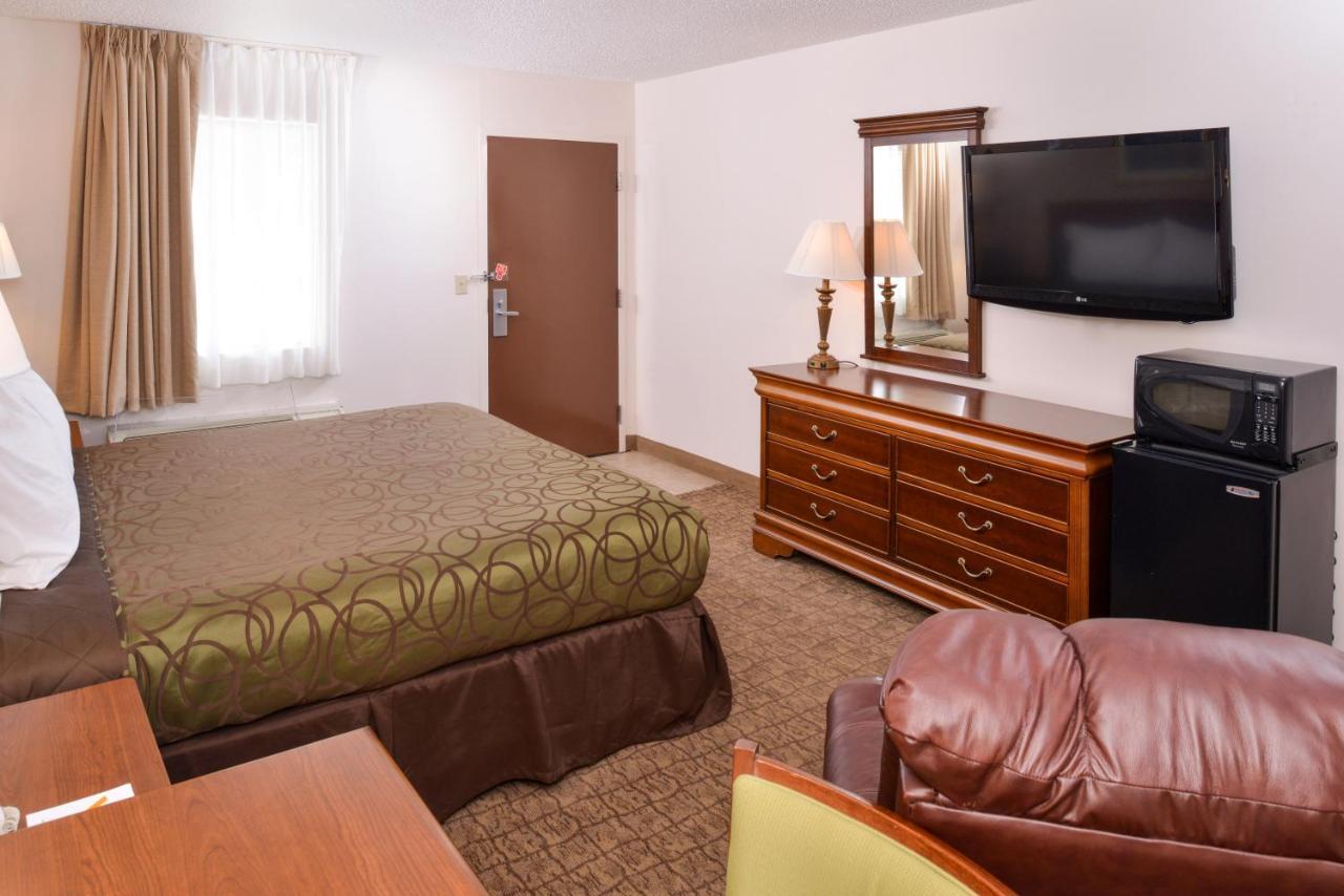 Briarwood Inn Of Geneva Kültér fotó